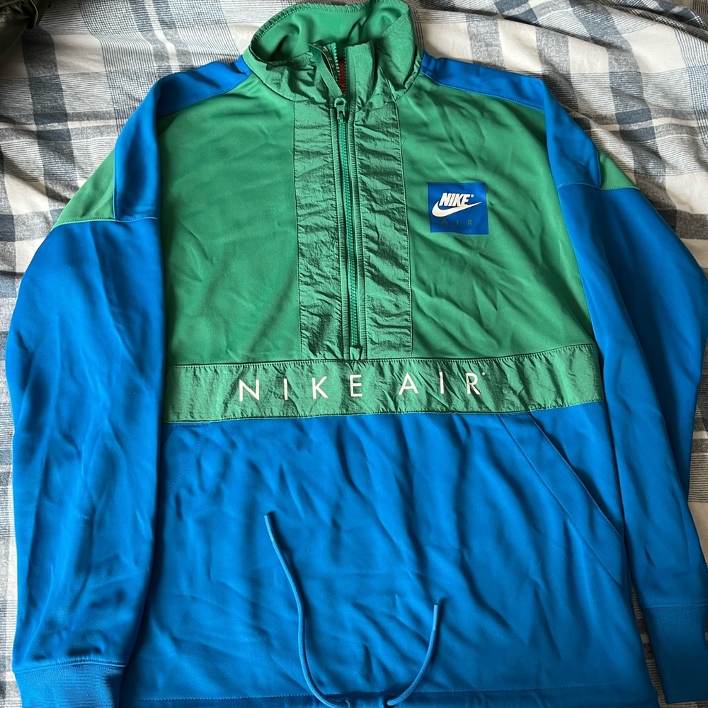 Nike men’s windbreaker - small